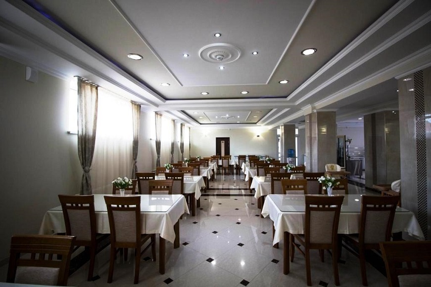 Ресторан в пансионате Дюльбер Прибрежное (Саки и Евпатория), пансионат с питанием по системе шведский стол.