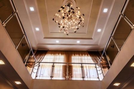 Холл в отеле Дюльбер Частная гостиница в Евпатории 2025.