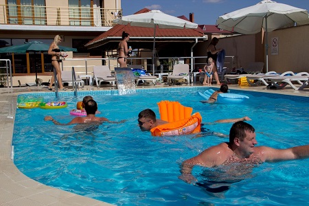 Бассейн в Дюльбере Цены в сезоне 2025 пансионата Дюльбер.