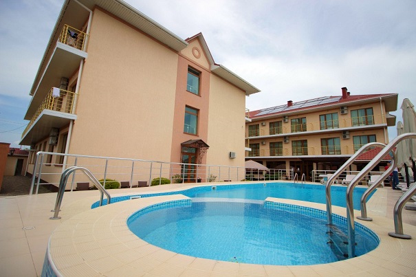 Бассейн в Дюльбере Крым, Прибрежное. Гостевые дома.