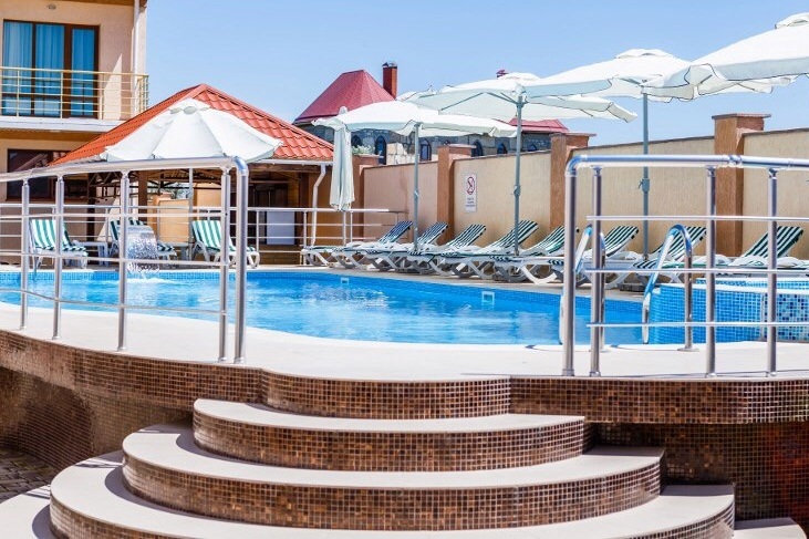 Пансионаты Евпатории с плавательным бассейном. 