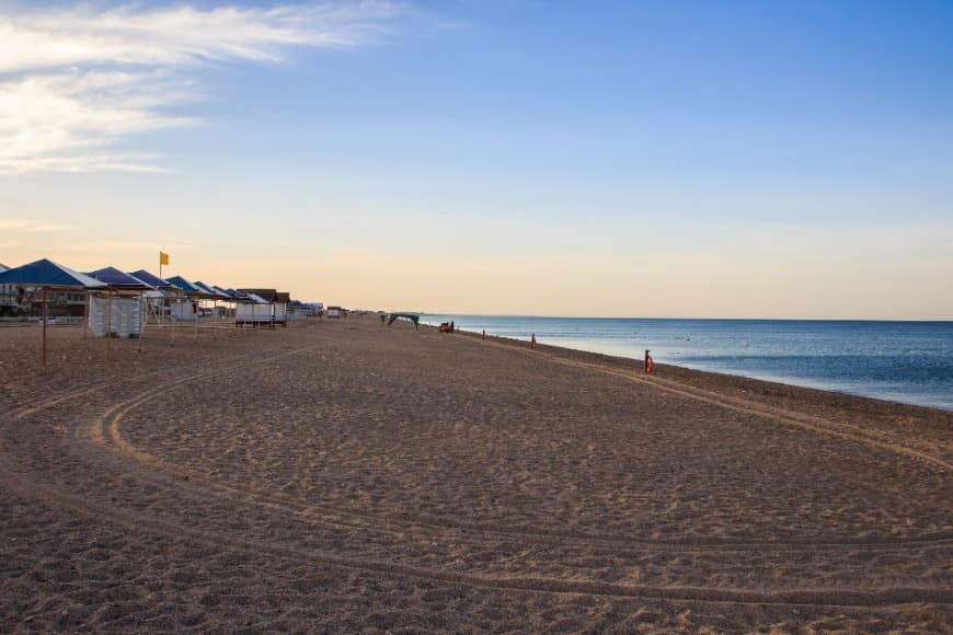 Саки, отели на берегу моря. 